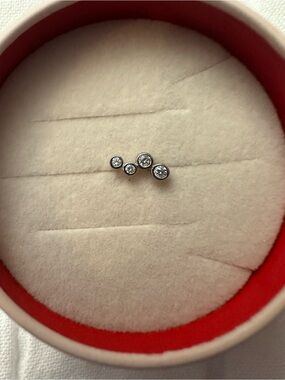 Adornmonde Bruce White Gold Diamond earring